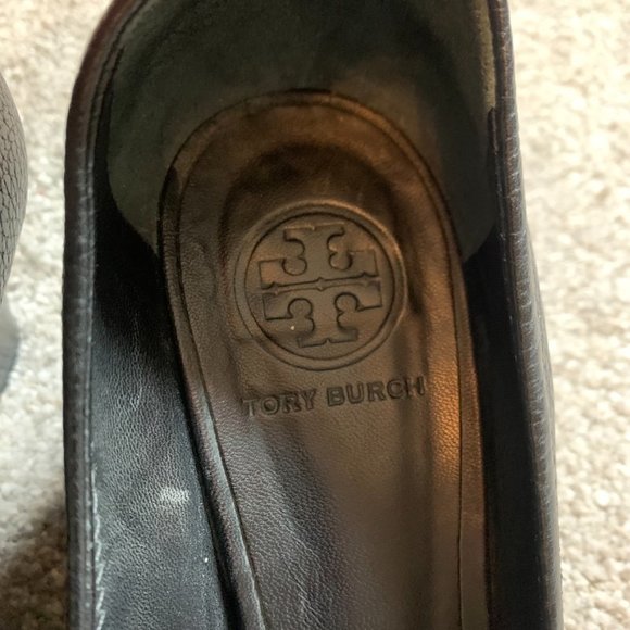 Tory Burch Women's Sally Wedge Pumps in Black | Size: 8 - Picture 5 of 6